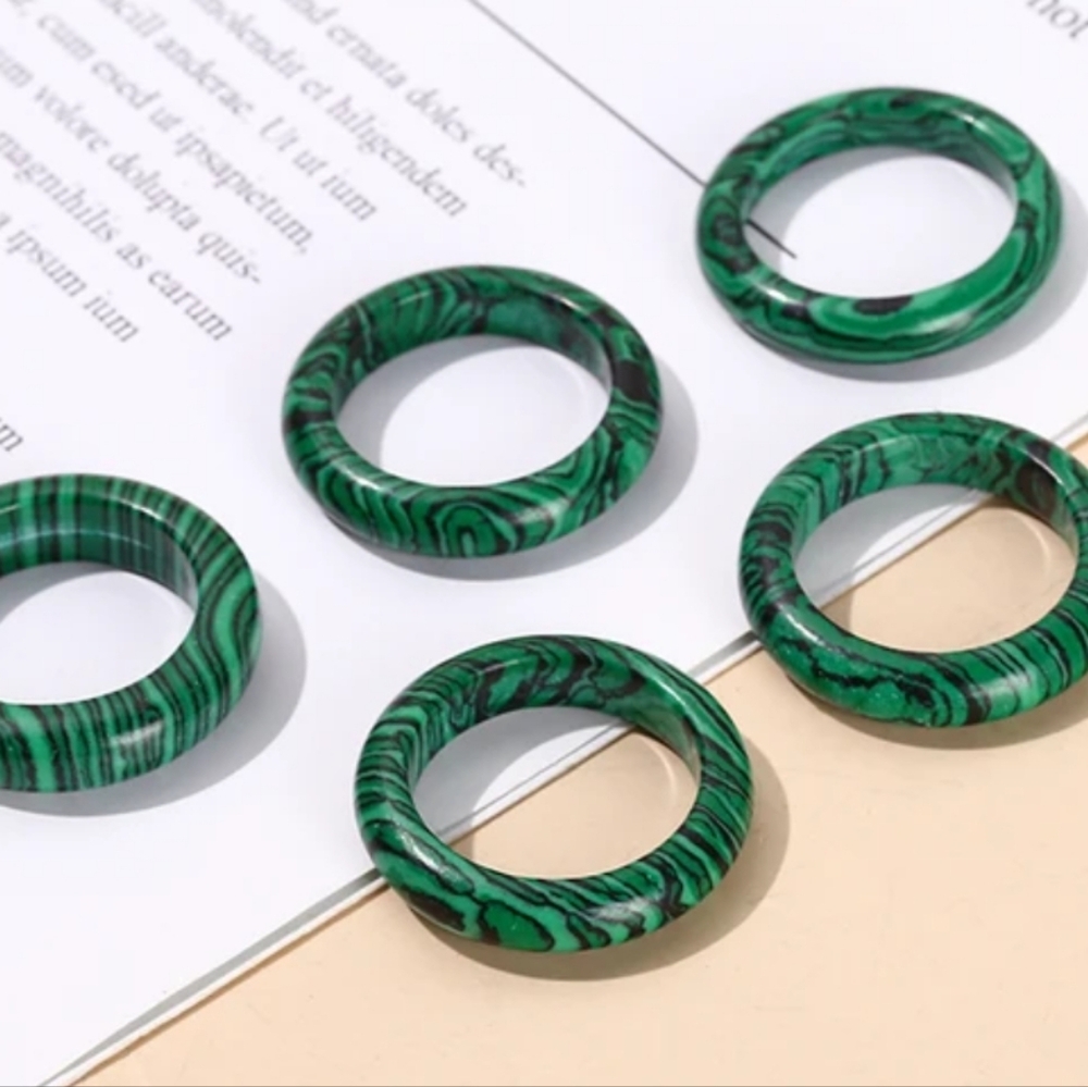 Size 9 Malachite Resin Crystal Finger Ring Green Chakra Jewelry (Qty. 1)